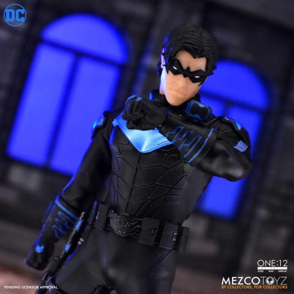 (PRE ORDER) Mezco Toys 1:12 Collective Nightwing Action Figure Brand New